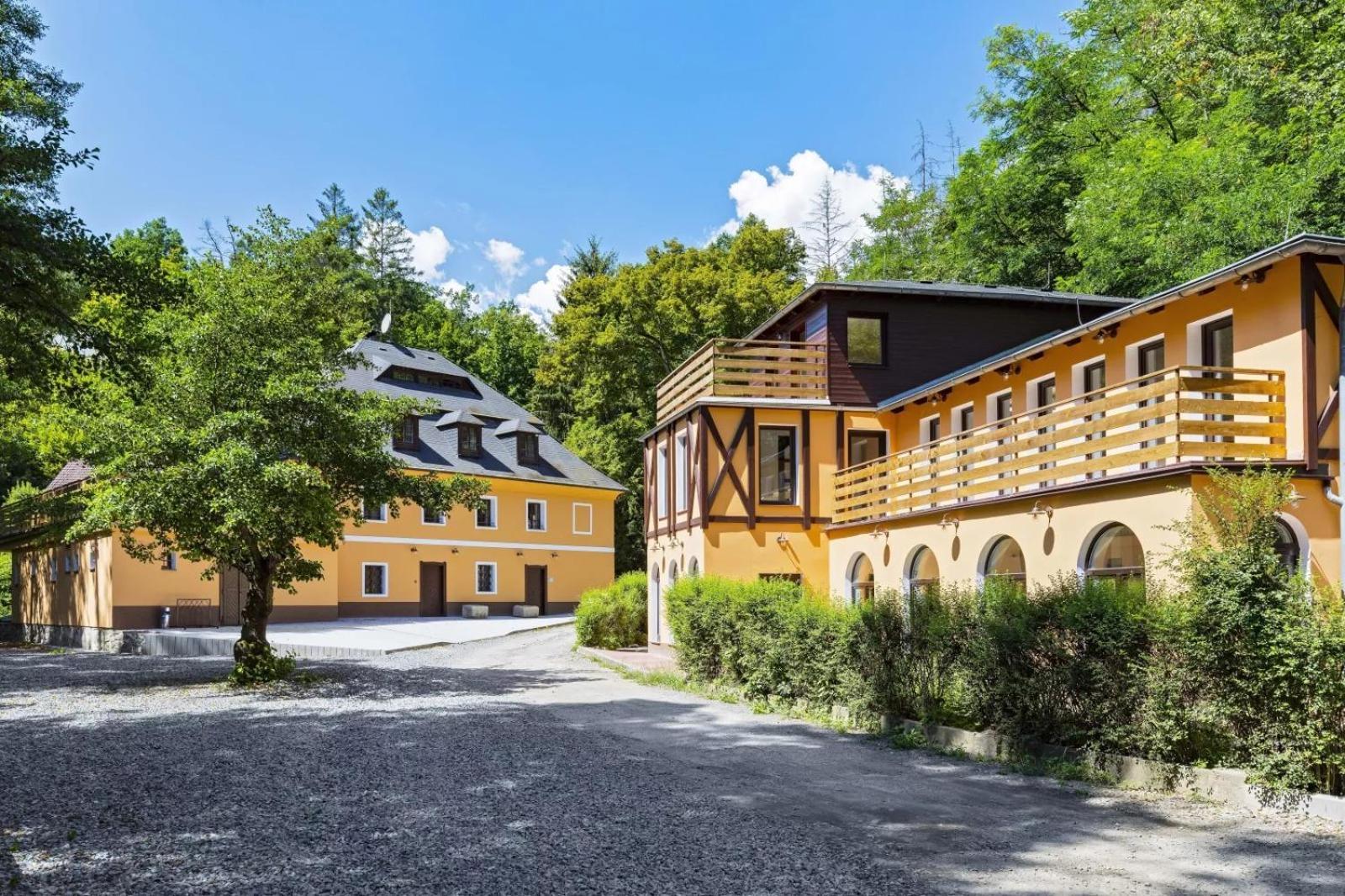 Apartman Spaleny Mlyn Lisnice Esterno foto